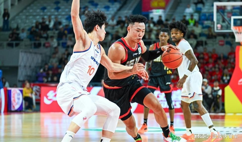 开云app官网-CBA第一黑马横空出世！连斩北京上海杀疯了：辽篮恐遭他们双杀？